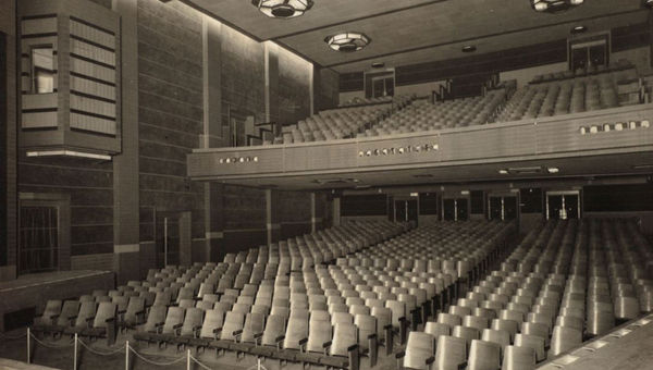 The former Yasaka Kaikan theater was built in 1936. The former Yasaka Kaikan theater was built in 1936.
