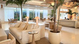 The project included a complete redesign of the lobby, social spaces and guestrooms.