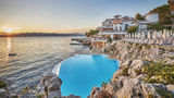 The Hotel du Cap-Eden-Roc had increasingly been attracting a photo-obsessed crowd, and management decided to do something about it.