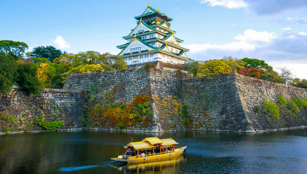 日本大阪城公园。 该国于 2022 年再次开始欢迎国际游客。