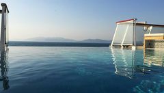 Dispatch, Viking Star: Soaking in the infinity pool