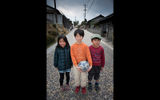 Children on the Nakasendo on the outskirts of Nakatsugawa.