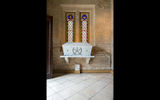 A sarcophagus in the cathedral purports to hold the ashes of the Alamo's most famous defenders: Bowie, Travis and David Crockett (many historians believe it is more likely that Crocket's and possibly the others' ashes were buried near the Alamo).