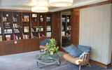 A corner of the central atrium is a laid-back library area.