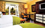 An extensive $180 million renovation included remodeling all 463 guestrooms with new furnishings and Hawaiian-inspired artwork.