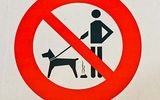 A sign for dogs and their owners in Montargis, France.