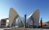 The La Concha Motel was designed in 1961 by famed African-American architect and American Institute of Architects fellow Paul Revere Williams. In 2007, the shell-shaped Mid-Century Modern lobby building was rescued from demolition and moved to its current location to serve as the Neon Museum’s visitors’ center.
