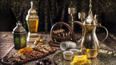 Take an Authentic Arabian Food Tour. Foodies will fall in love with Saudi Arabia as there's something to look forward to for breakfast, lunch and dinner. The country boasts a diverse culinary scene including mouthwatering gourmet meals and fragrant Arabic dishes. Start the day with a sweet Saudi banana masoub before enjoying the national dish (kabsa) for lunch, the main meal. Finish up with one of the oldest dishes in Saudi Arabia, jareesh.
