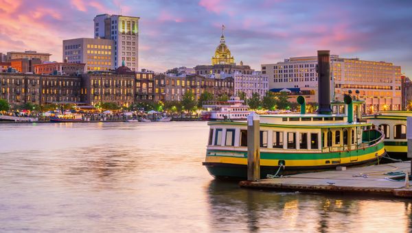 Savannah has a vibrant Riverwalk and a myriad of historic buildings and squares. Savannah has a vibrant Riverwalk and a myriad of historic buildings and squares.