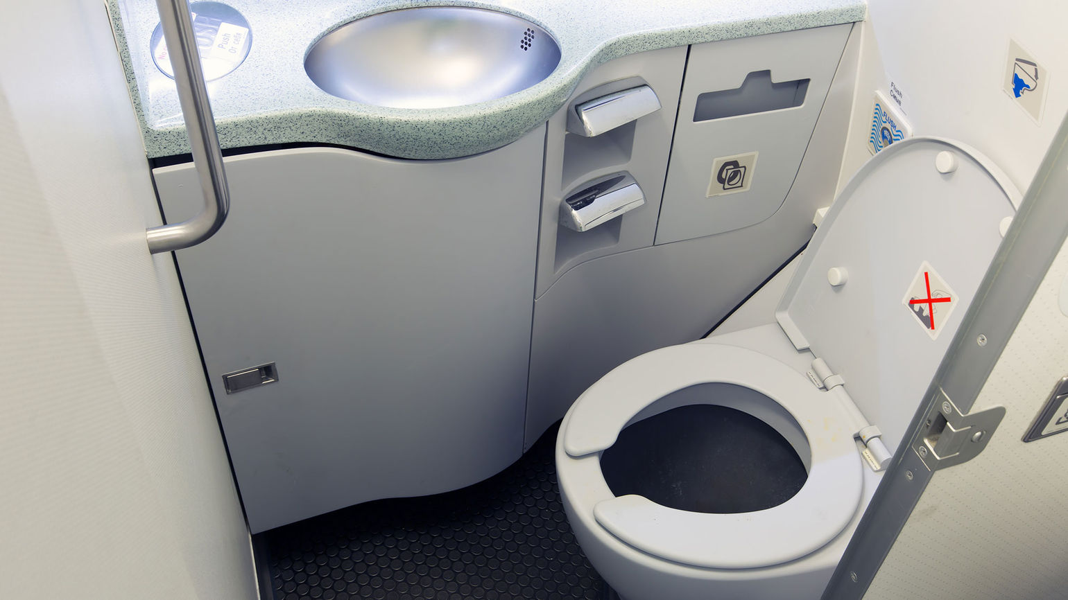 DOT again proposes rule requiring a wheelchair-accessible airplane lavatory: Tra..