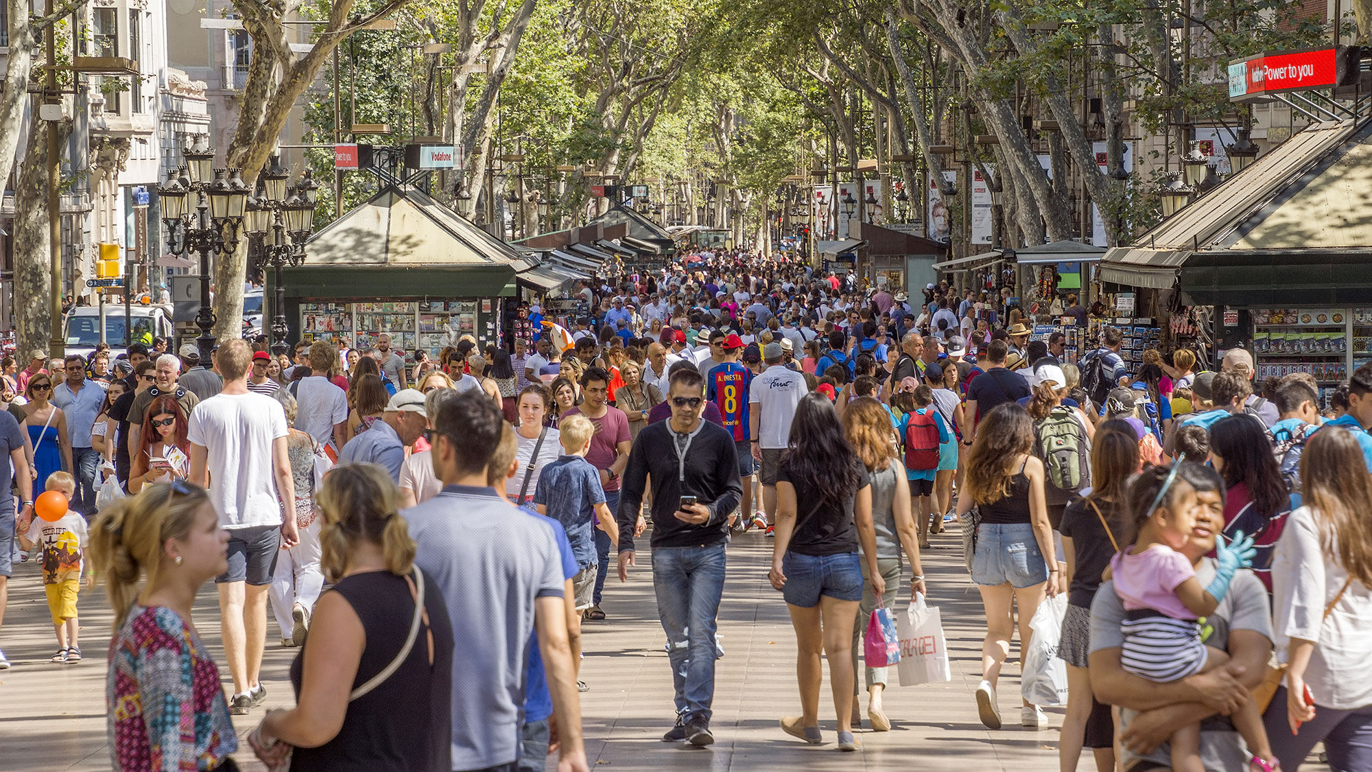 Barcelona limits tour group sizes