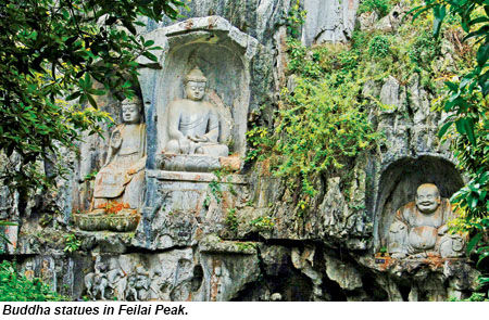 Buddha statues in Feilai Peak.