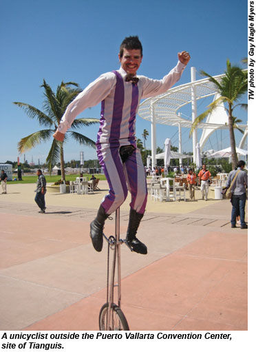 Tianguis-unicyclist