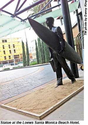 Loews Santa Monica statue