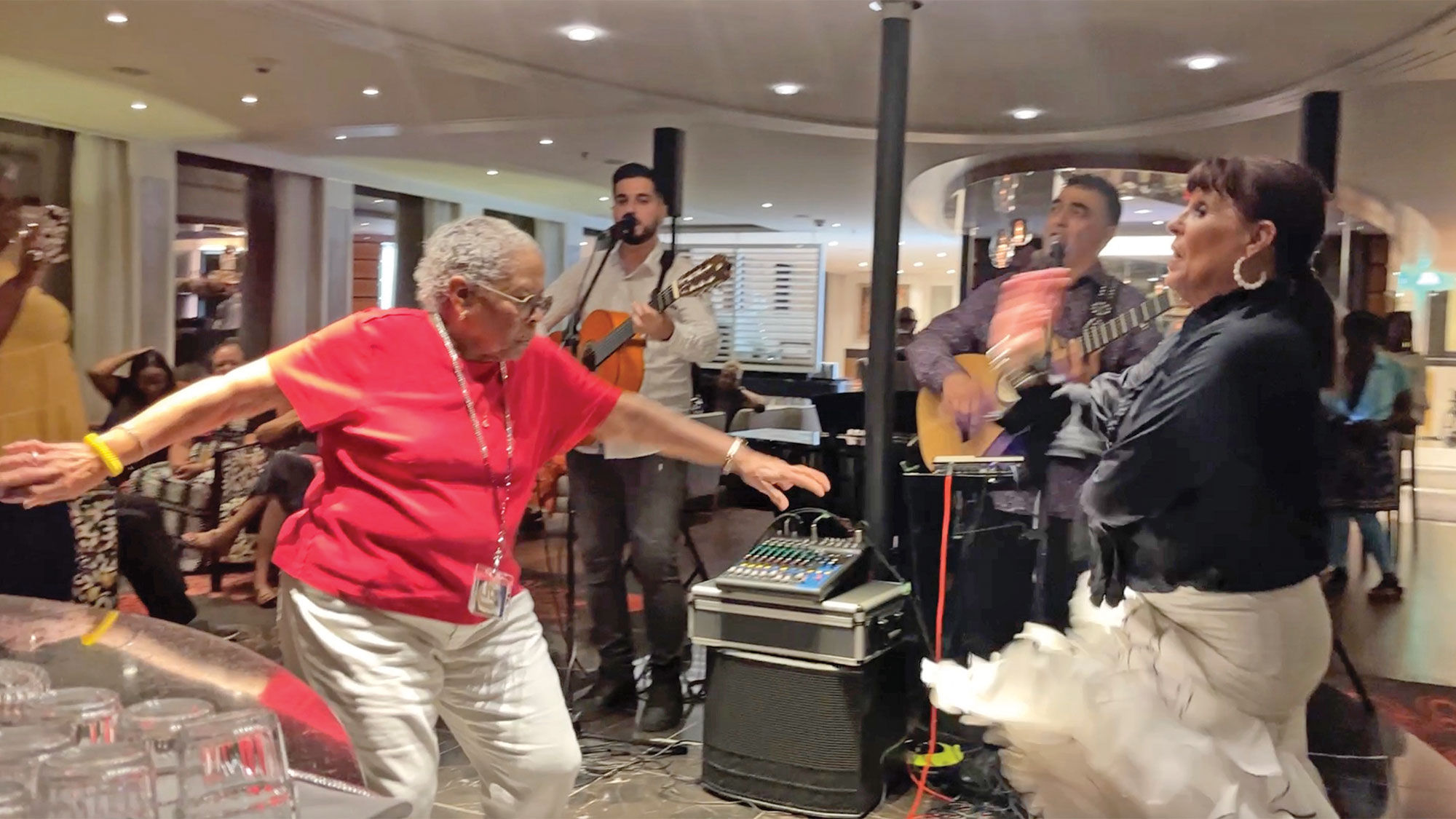 T0925DancingGrandmaSoulfulAma_