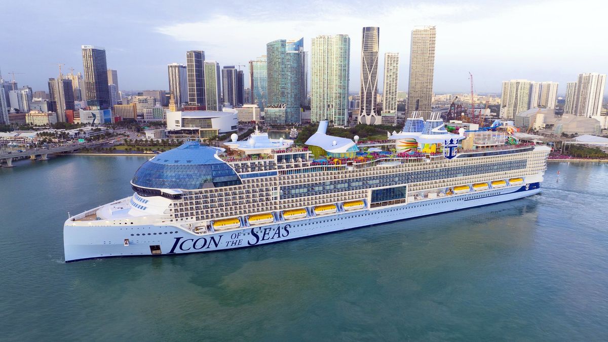 Resort Report 2000: Caribbean Cruise—Water Colors, Vogue