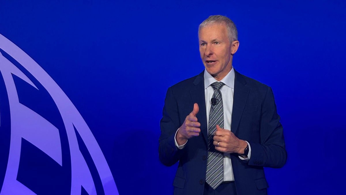 Blip on a screen: United CEO dismisses American's seatback initiative