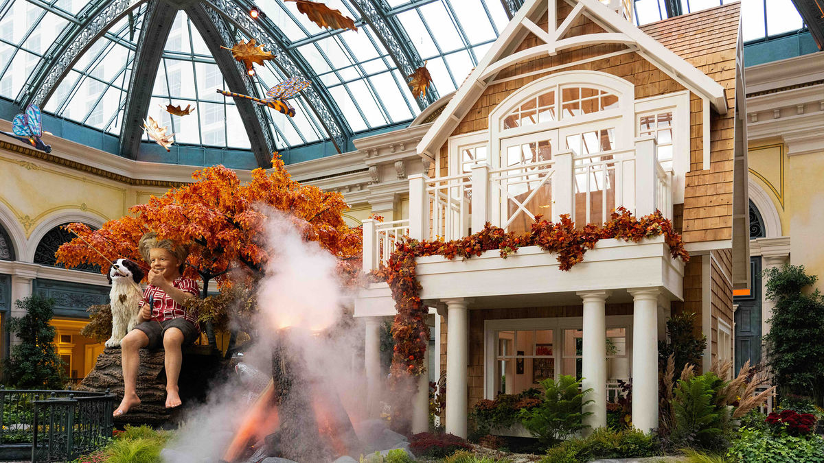 Bellagio Conservatory brings a New England fall to Las Vegas