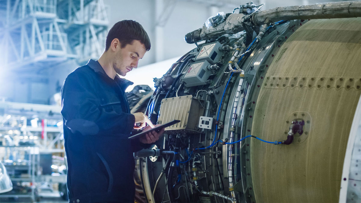 United Airlines launches in-house aircraft technician training: Travel Weekly