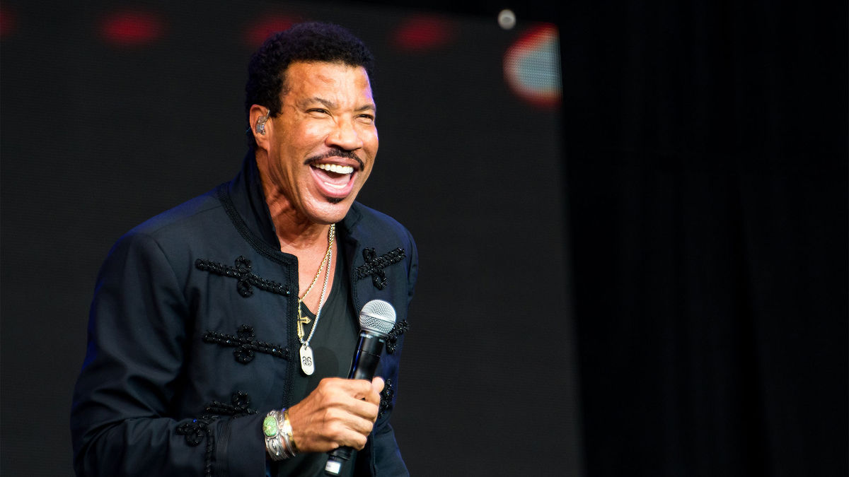 Atlantis Paradise Island Bahamas hosting Lionel Richie concert Travel