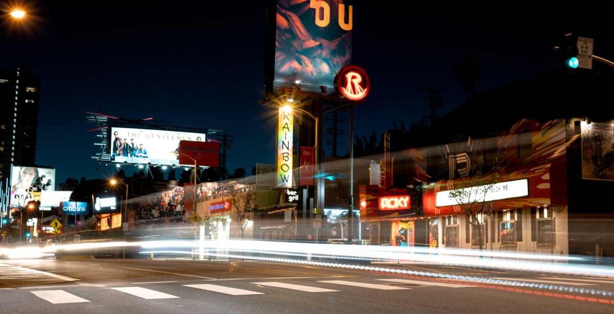 Walking Los Angeles : LIVELY Saturday Night in West Hollywood