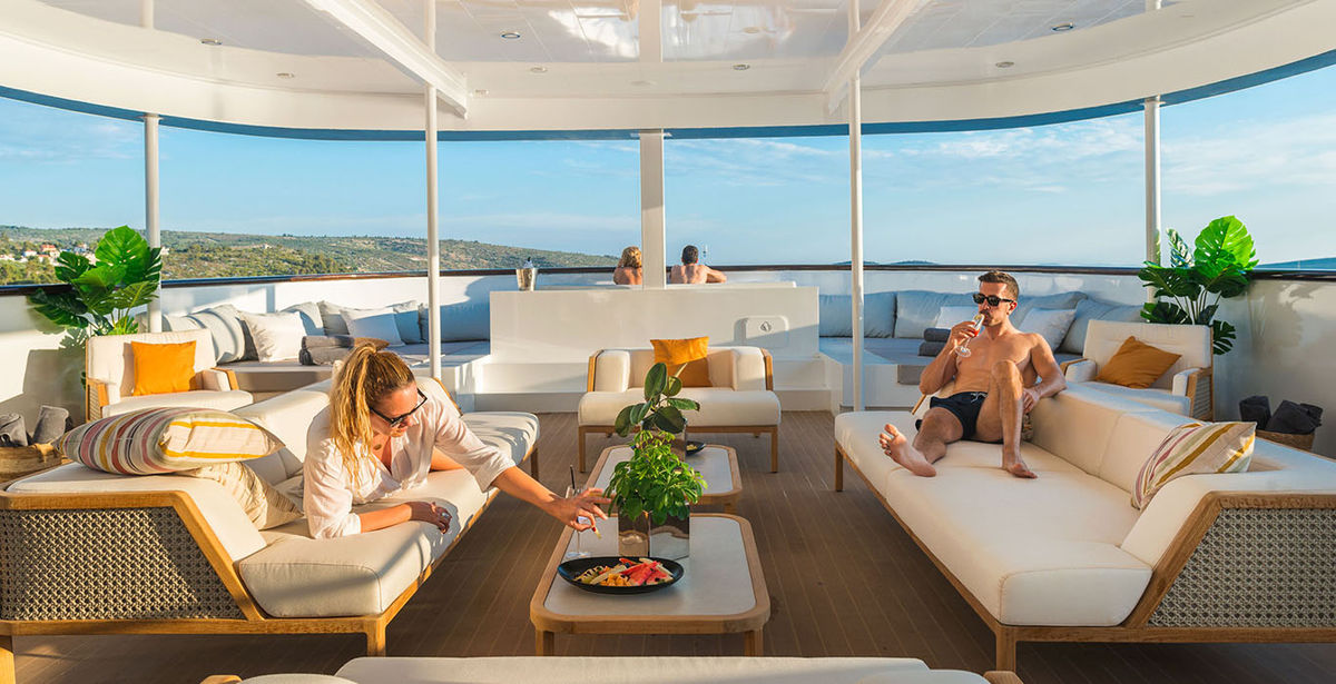 The Ritz-Carlton Yacht Collection - When the yacht drops anchor