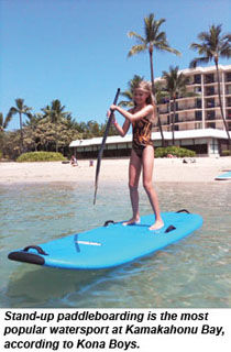  Stand-up paddleboarding in Kamakahonu Bay on Hawaii's Big Island