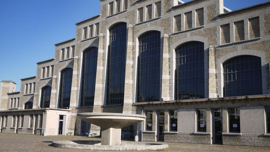 La Halle Exterior