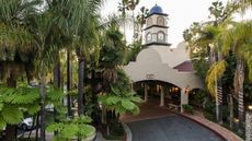 Vanllee Resort & Suites, Covina