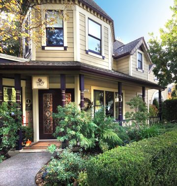 Grape Leaf Inn Bed & Breakfast