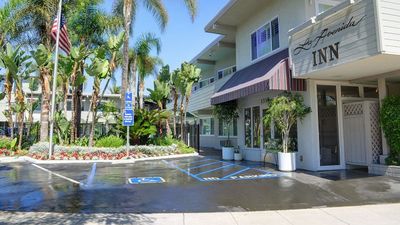 La Avenida Inn