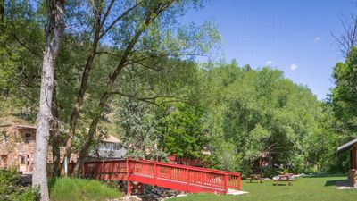 Boulder Adventure Lodge (A-Lodge)