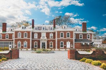 Eastover Hotel & Resort