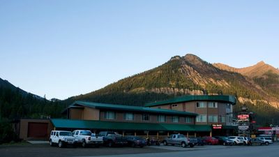 Soda Butte Lodge