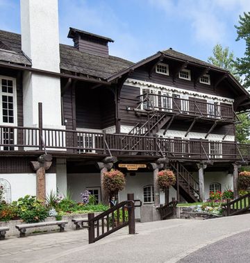 Lake McDonald Lodge & Cabins