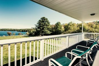 Crescent Lake Inn & Suites