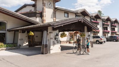 Golden Arrow Lakeside Resort