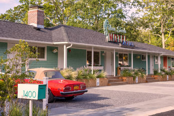 Silver Sands Motel & Beach Bungalows