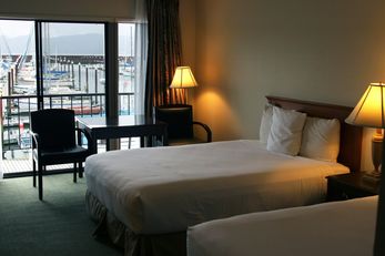 Astoria Riverwalk Inn