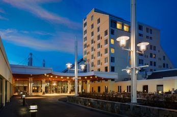 Newport Harbor Island Resort