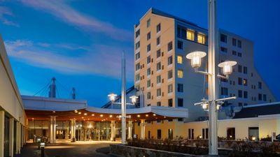Newport Harbor Island Resort