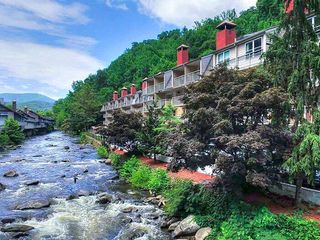 Gatlinburg River Inn