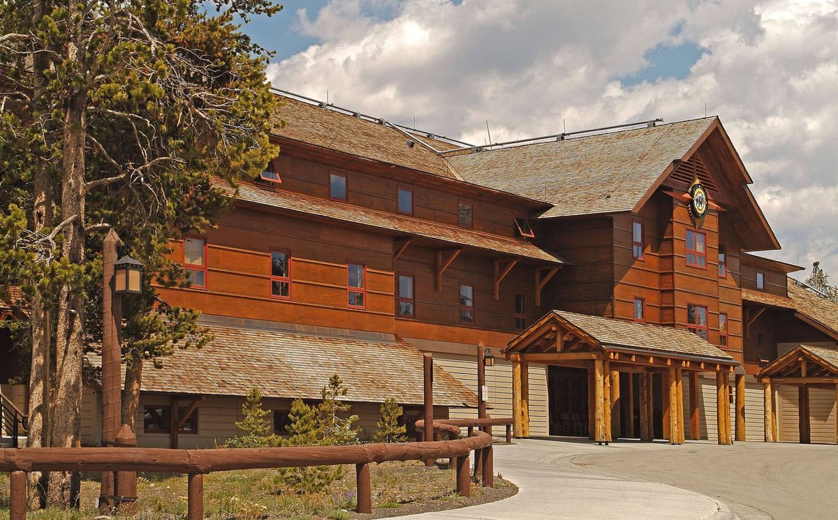 OLD FAITHFUL SNOW LODGE & CABINS $184 ($̶5̶6̶8̶) - Prices & Hotel Reviews -  Yellowstone National Park, WY