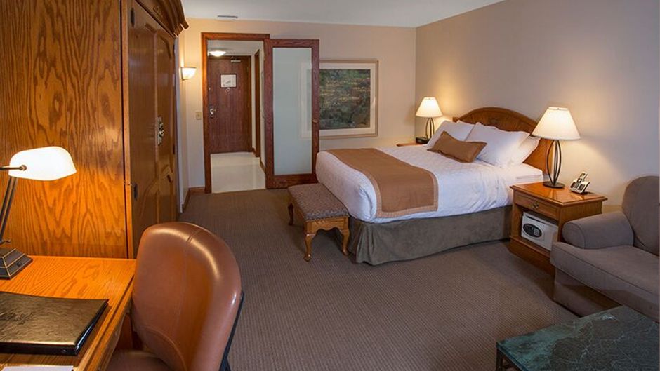 Jasper Inn & Suites Room