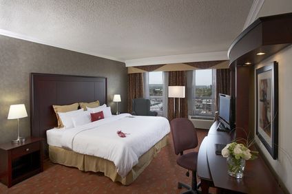 Hamilton Plaza Hotel & Conference Center