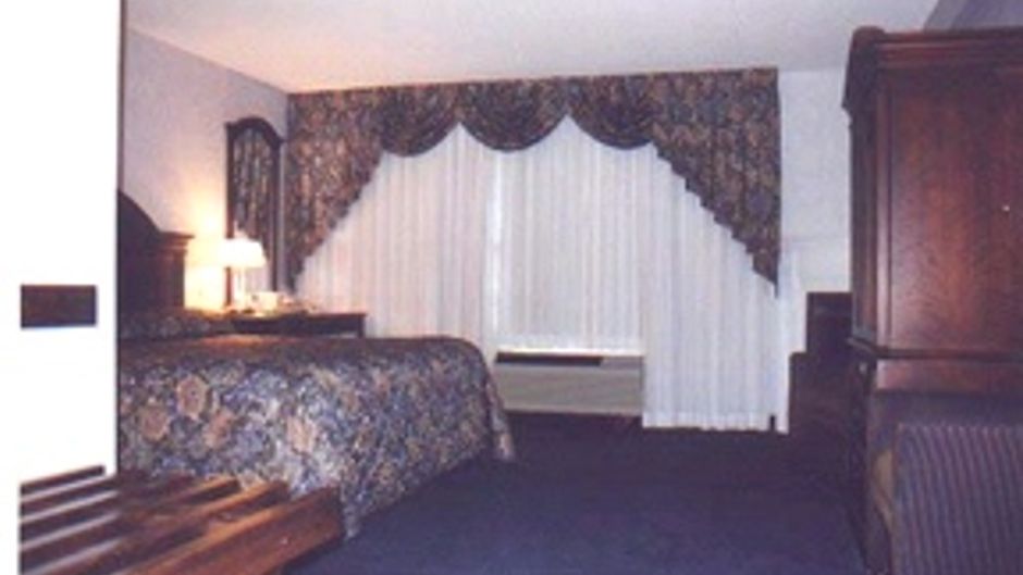 Rodeway Inn Fallsview Room