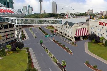Skyline Hotel & Waterpark