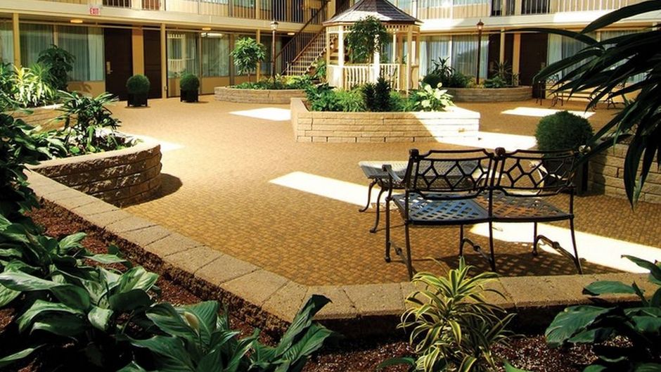 Skyline Hotel & Waterpark Lobby