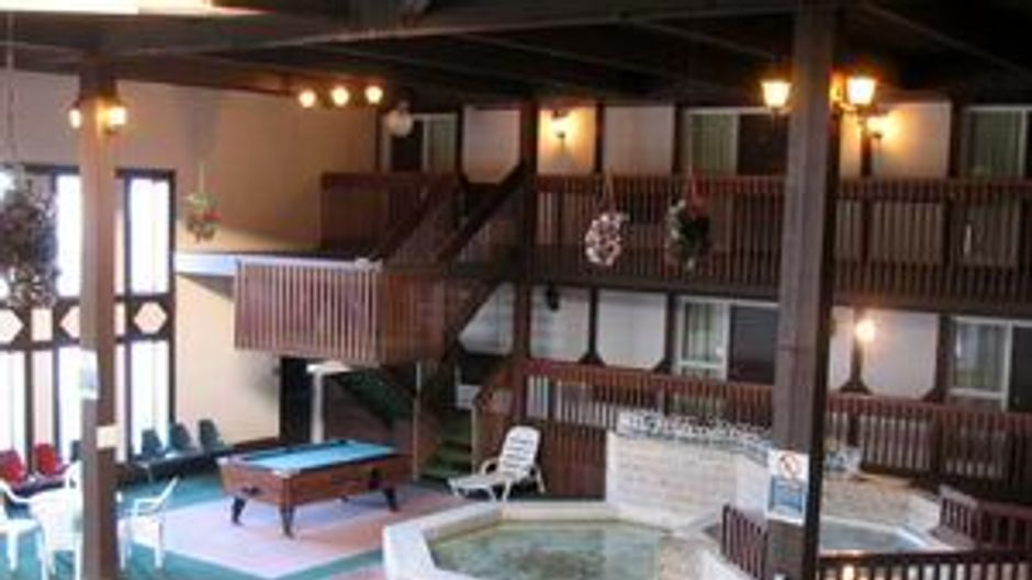 Moose Jaw Inn Pool