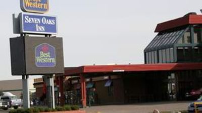 Seven Oaks Hotel Regina, SureStay Coll